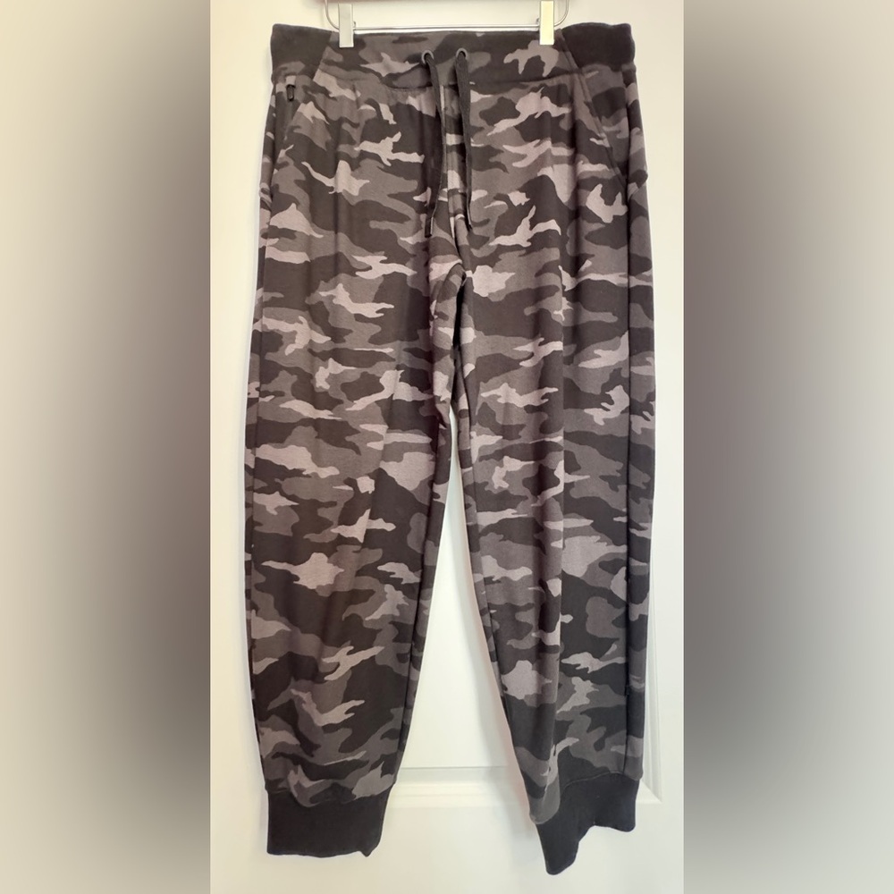 Athleta Women’s Gray Camouflage Joggers